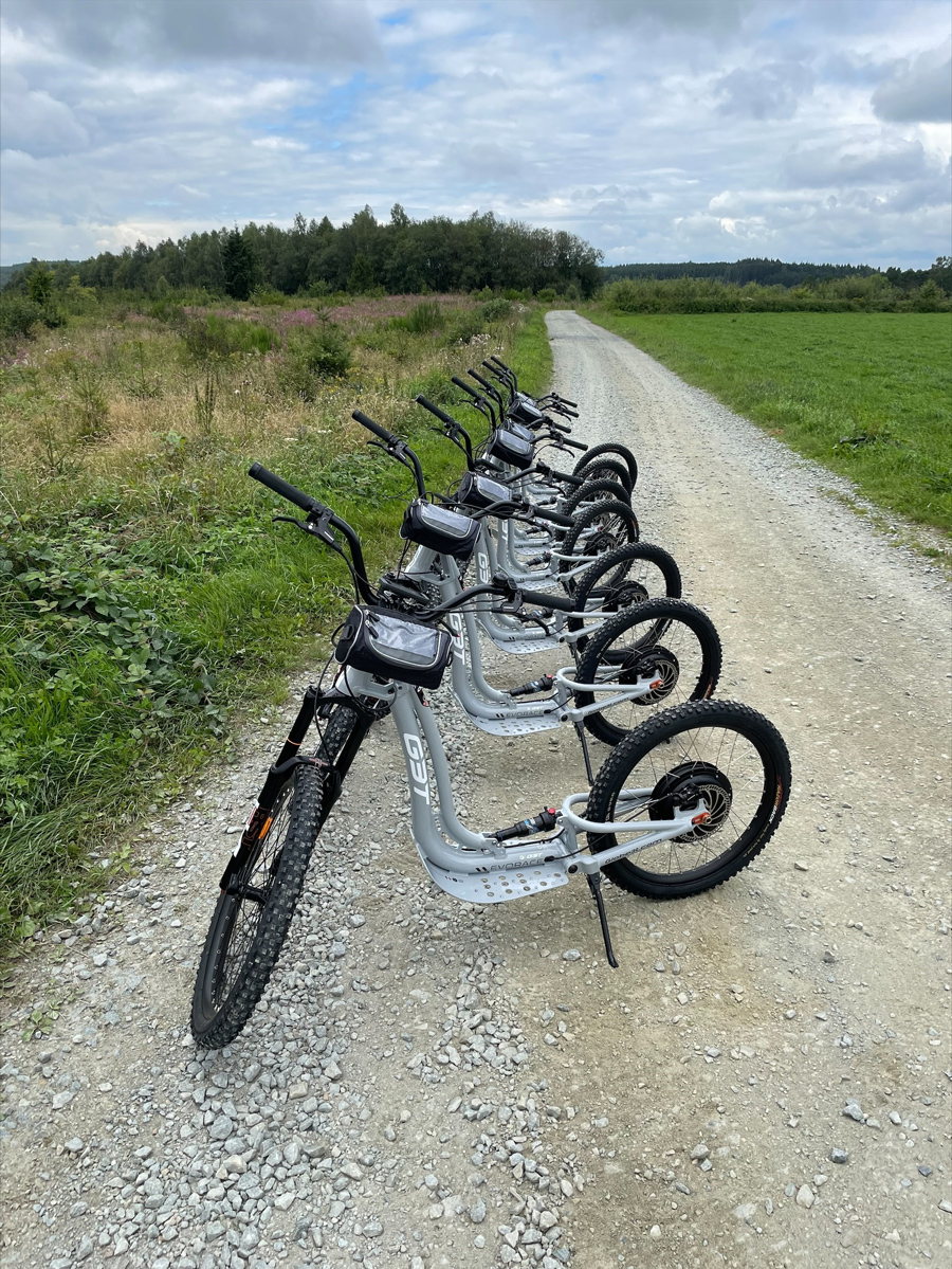 La-Tour-de-Salvagny - Transports doux. Une grosse trottinette